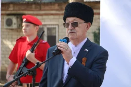 i (73)