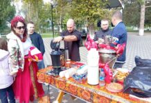 «Русская община» устроила в парке Семыкина праздник